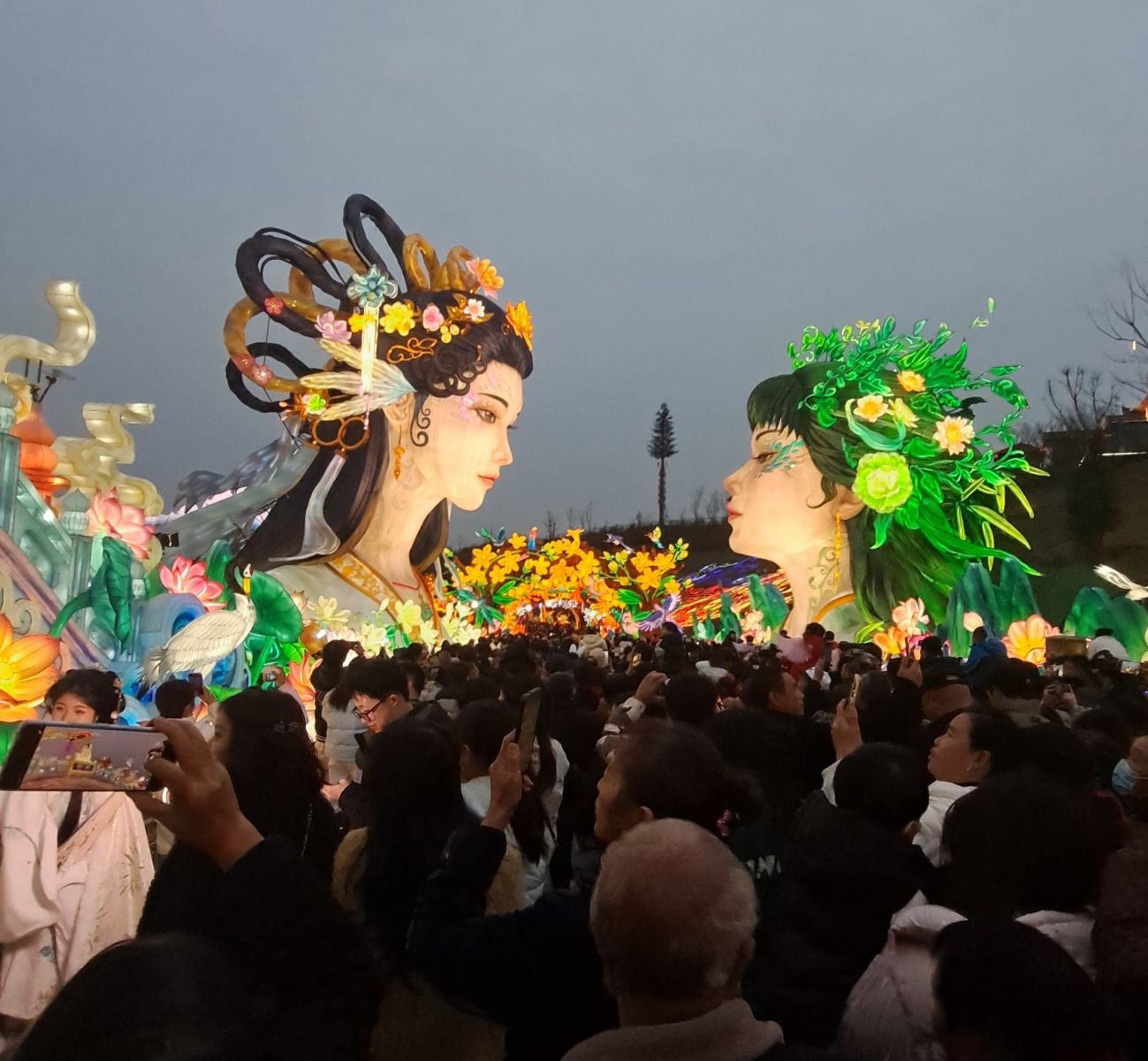 รับออกแบบ สร้างงานโคมไฟ  ผลิต-ติดตั้ง 084-800-9456